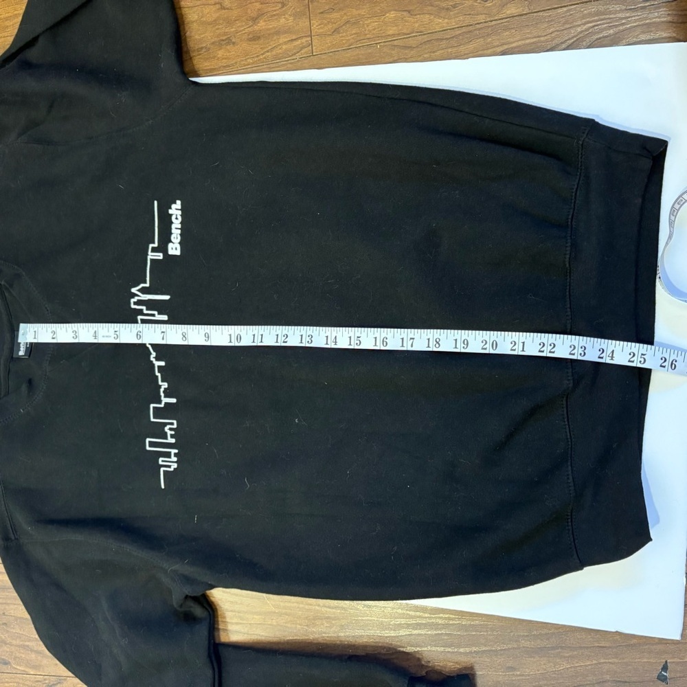 Bench Black Crewneck long sleeve Sweat shirt with cityscape. like new! SzM - Picture 5 of 6